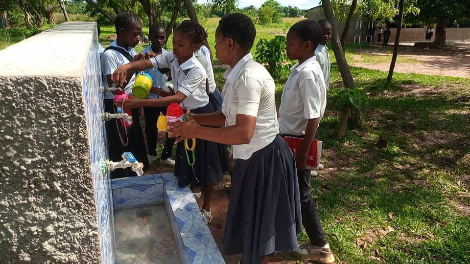 Installation de pompe immergée pour forage d’eau - action CEHUDEC ASBL à District du Bas-Fleuve, Kongo Central